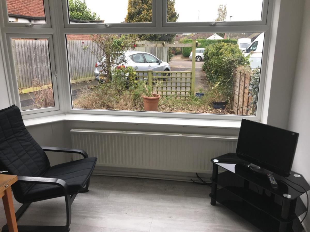 2 bedroom garden apartment Cheltenham Exterior foto